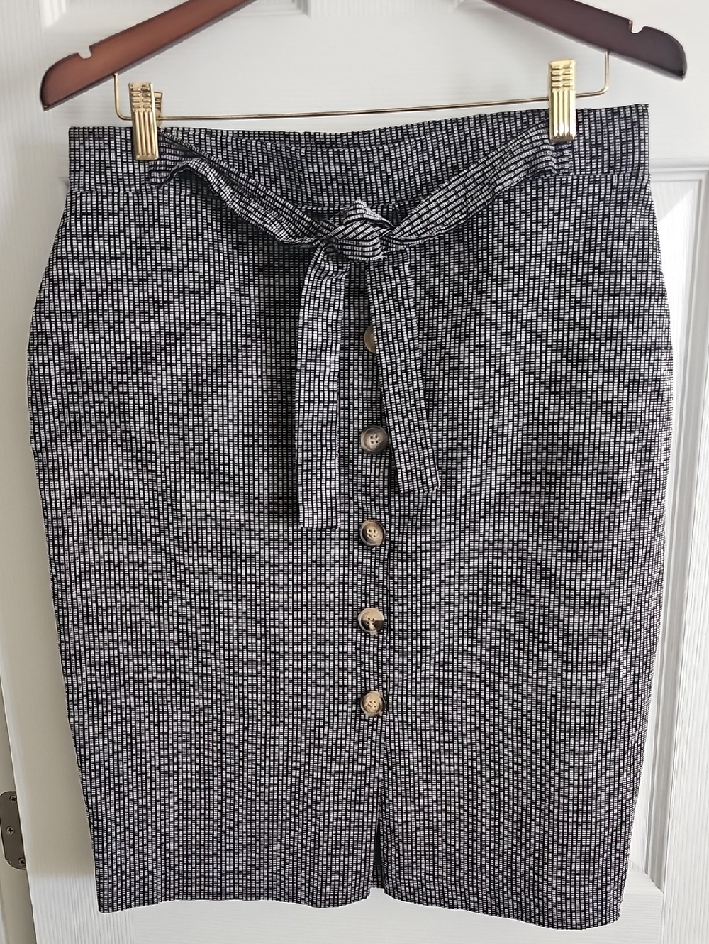 VINTAGE Black & White Textured Button-Front Pencil Skirt with Tie Waist